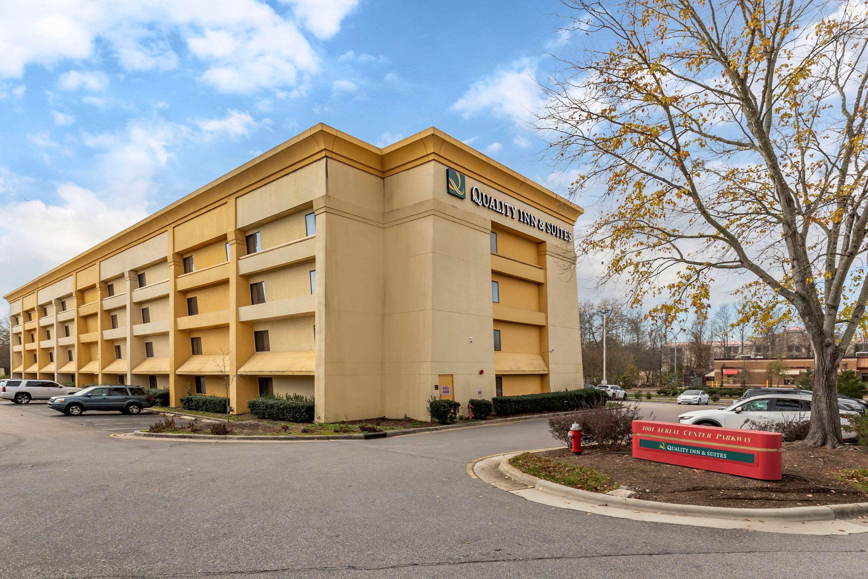 Quality Inn & Suites Raleigh Durham Airport Morrisville Exterior photo