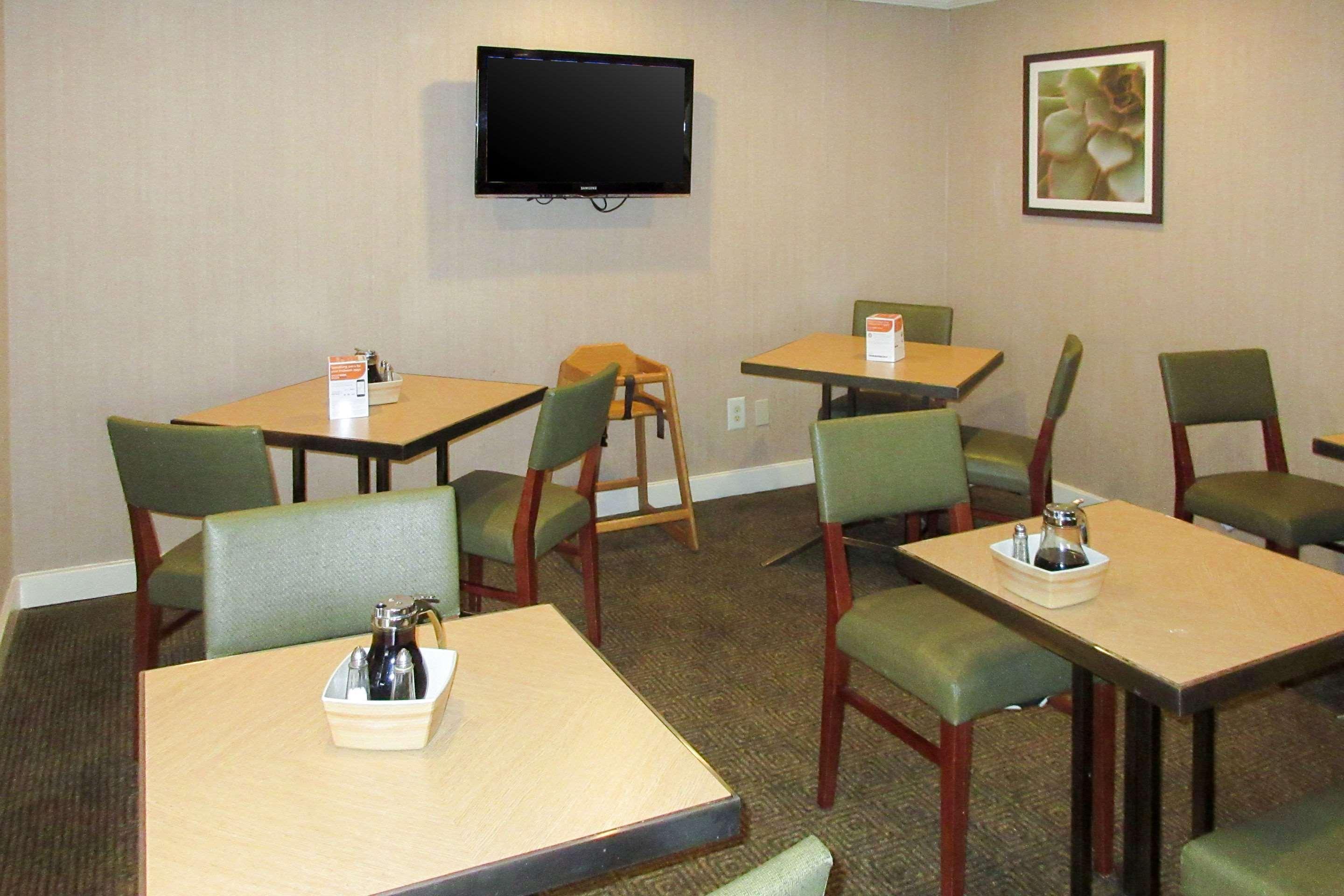 Quality Inn & Suites Raleigh Durham Airport Morrisville Exterior photo